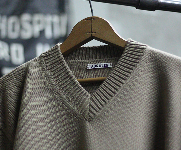 AURALEE FELT WOOL YARN KNIT V-NECK P/O | andPheb Staff Blog