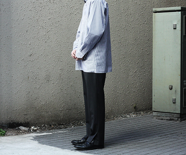 【AURALEE】WOOL SILK TROPICAL SLIT SLACKS