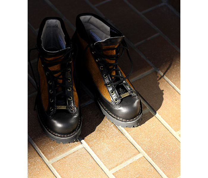 1月4日(火).2022年初売り情報 ④DANNER LIGHT REVIVAL | andPheb Staff