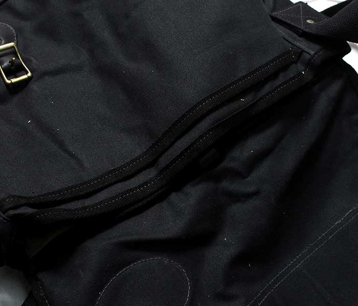 �ե����ȥ�С� FROST RIVER ����ꥫ�� ���������Хå� ''�ץ�ߥ��� ����ꥢ �֥꡼�� ��å��󥸥㡼�Хå�'' �֥�å� ��å����ɥ��åȥ� �Хå� (FR-898N-BLK)