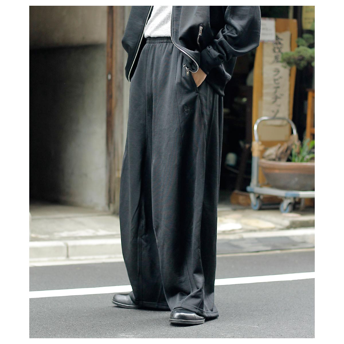 黒のフレアジャージスラックス needles 中古・古着通販】Needles センタープレスフレアパンツ (ニードルズ) パンツ