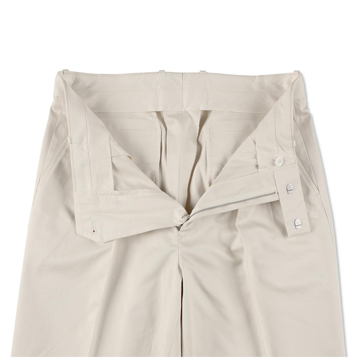 ＜Scye＞コットン チノ プリーツ トラウザーズ Scye（サイ）の「＜Scye＞ Cotton Chino Pleated Trousers/コットン